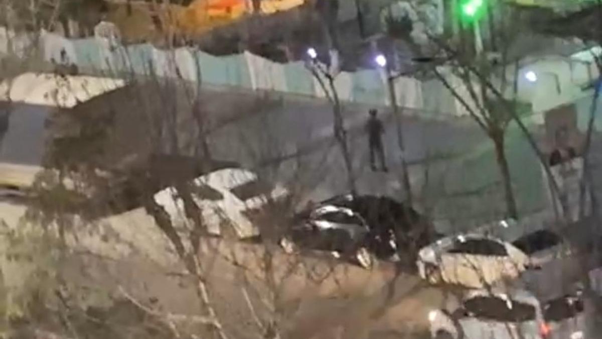 Batmanda uzun namlulu silahla çevreye ateş ederek 2 kişiyi yaralayan şüpheli tutuklandı