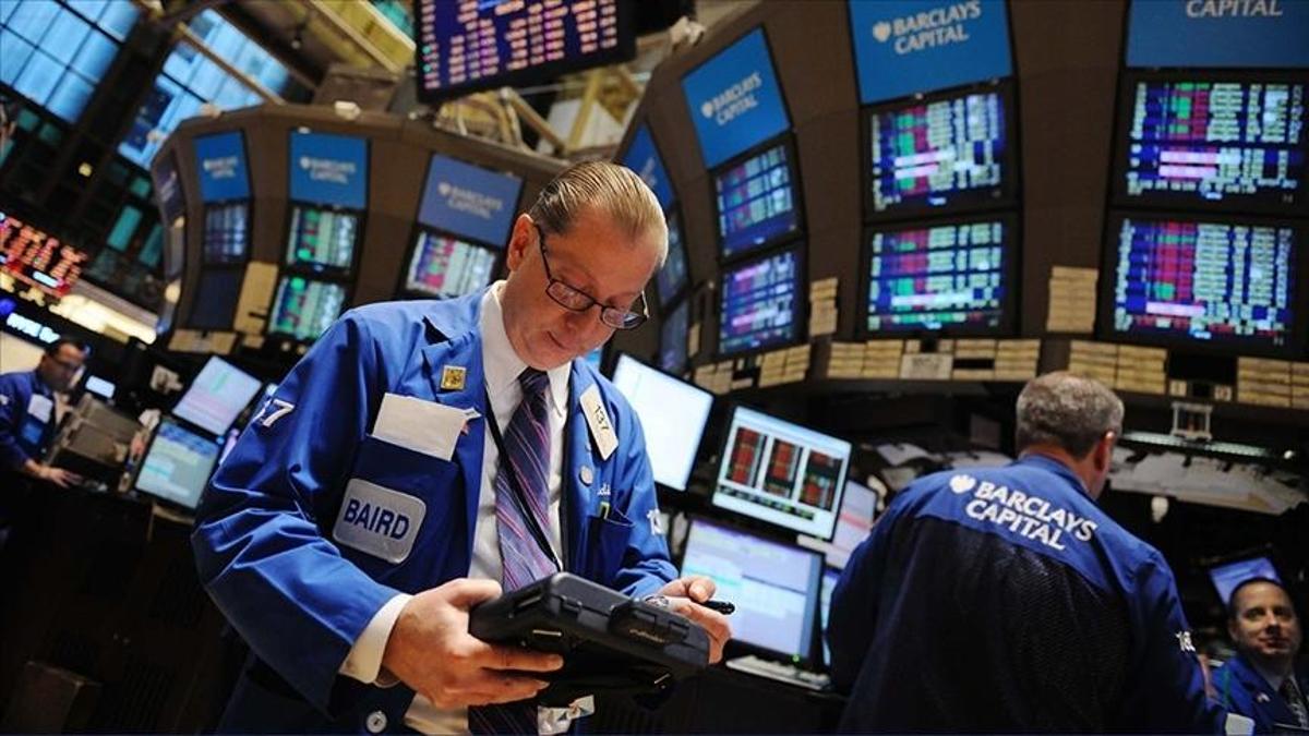 Trumpın tarife çıkışı piyasaları sarstı: Wall Streette sert düşüş