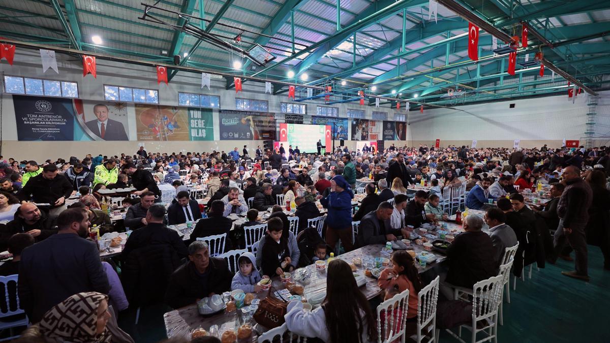 Mardin Valiliği'nce Derikte iftar programı düzenlendi