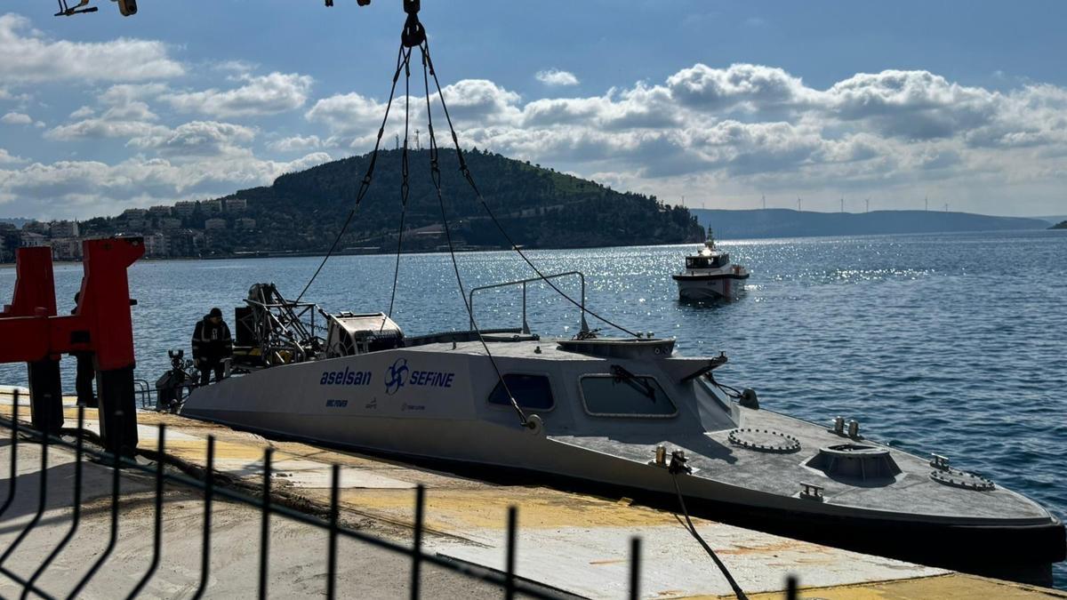 Yerli ve milli imkanlarla üretilen insansız mayın tarama aracı Erdekte
