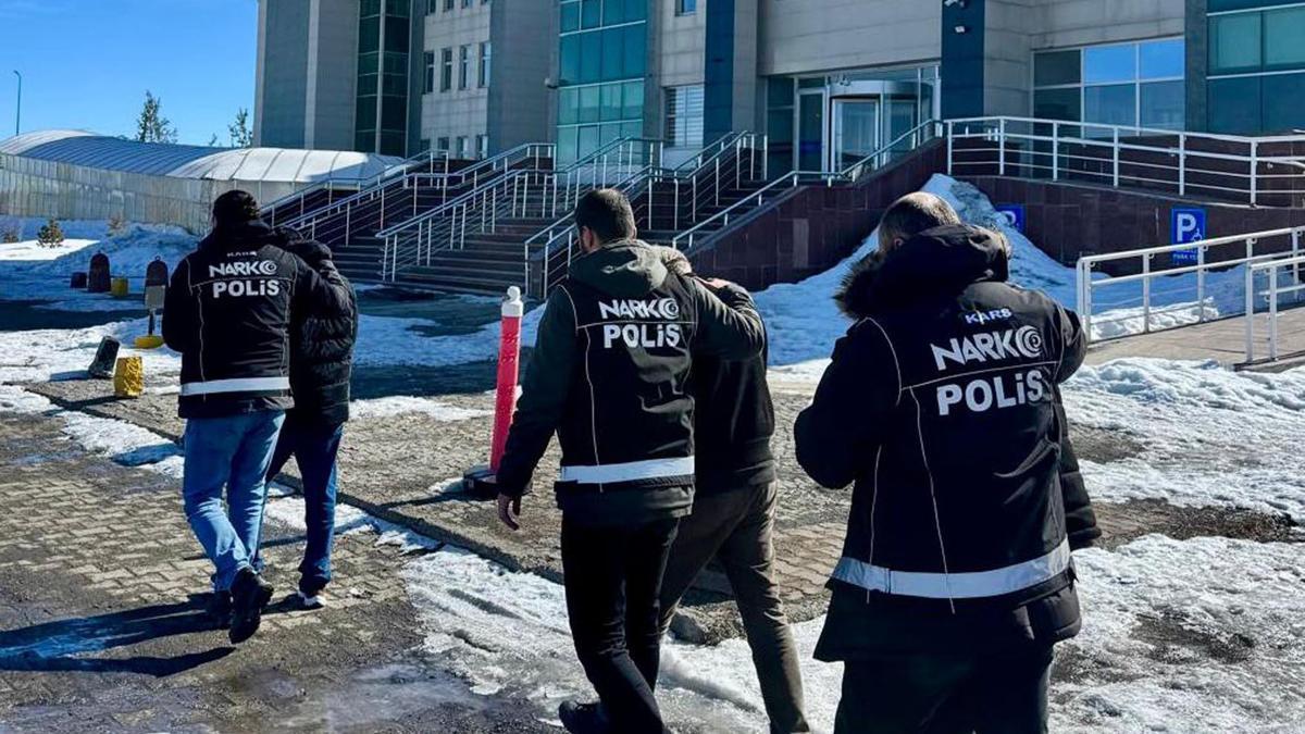 Peçeteye emdirilmiş 1104 içimlik bonzai ele geçirildi