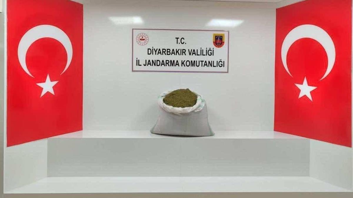 Diyarbakırda ele geçirilen 38 kilo esrara 9 gözaltı