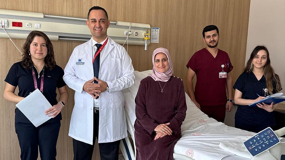 Hayata resmen yeniden döndü: Karnından 30 santimlik tümör çıktı