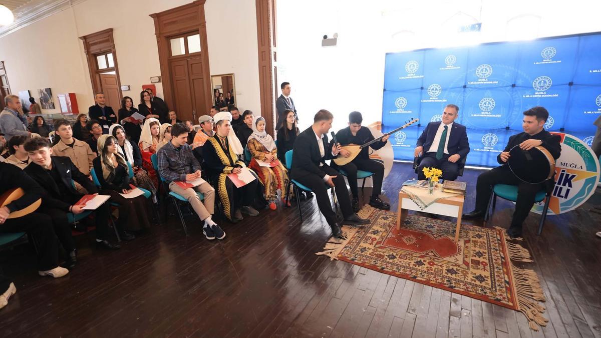 Muğla Valisi Akbıyık gençlerle buluştu