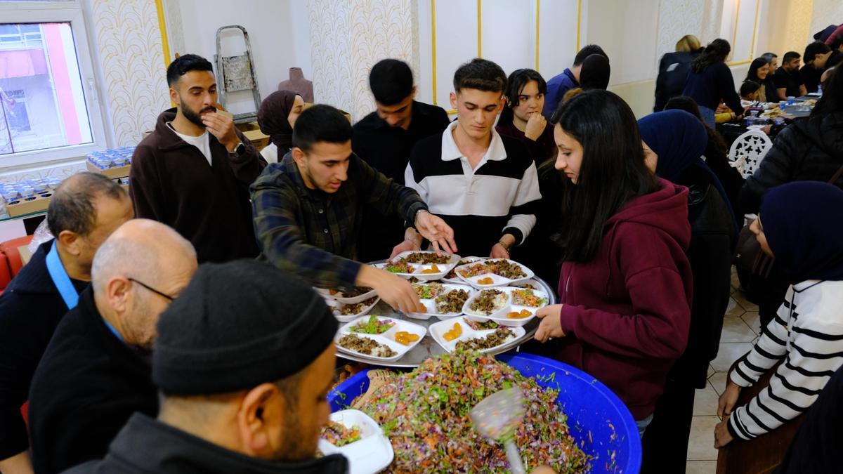 Şarkışla'da üniversite öğrencileri iftarda buluştu
