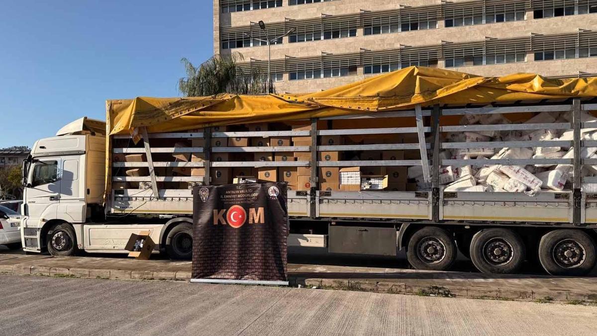 TIR dorsesinde 7,4 milyon kaçak makaron