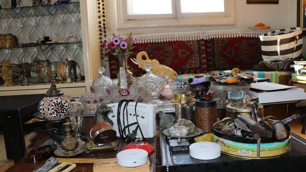 Babalarının koleksiyonları ile başlayan antika merakı, iki kız kardeşin mesleği oldu/Ek fotoğraflar