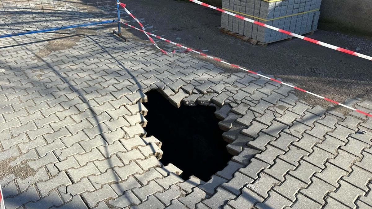 Çanakkale'de sağanak nedeniyle yol çöktü