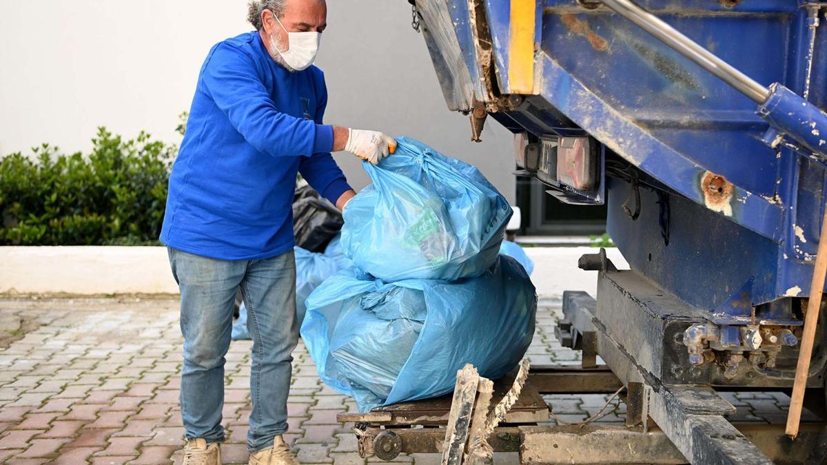 Kuşadası'nda geri dönüştürülebilir atıklar toplandı