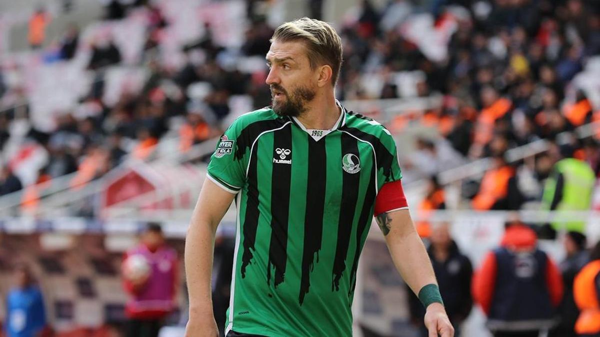 Sakaryaspor, Caner Erkinin sözleşmesini feshetti