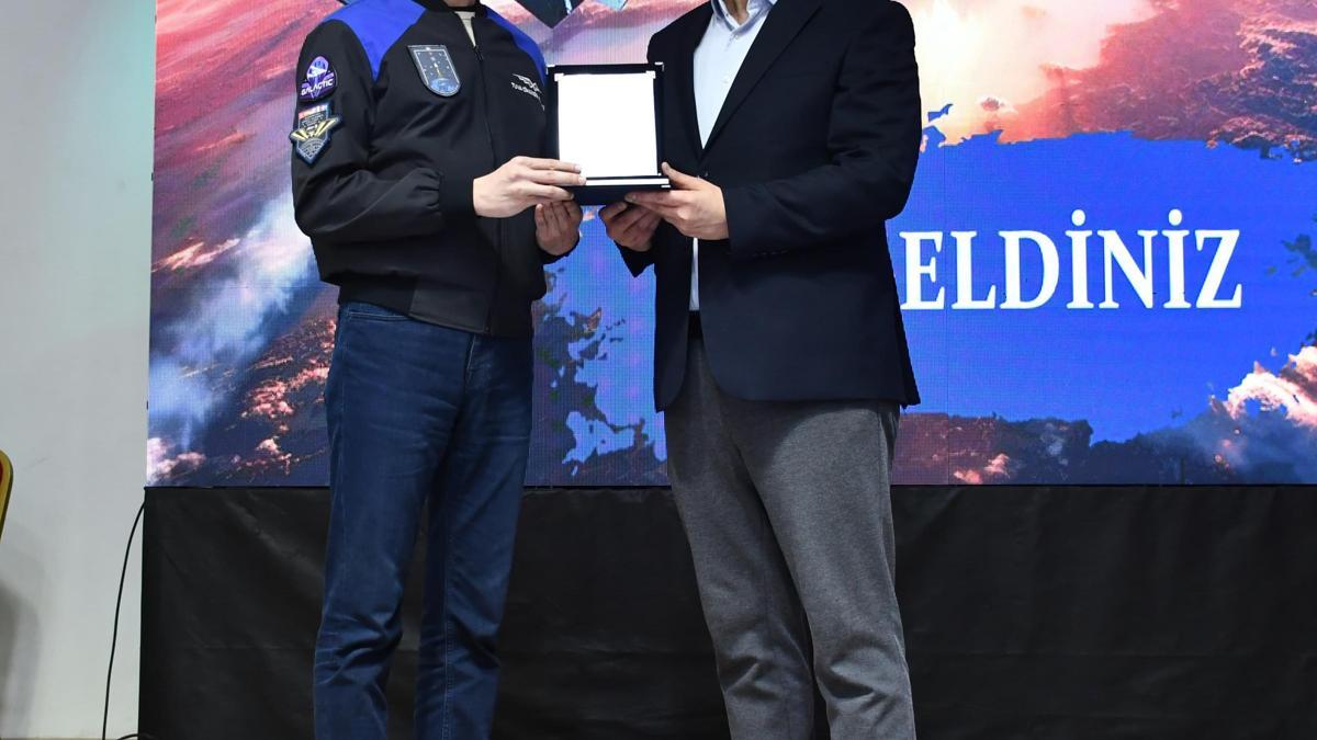 Astronot Atasever, gençlerle buluştu