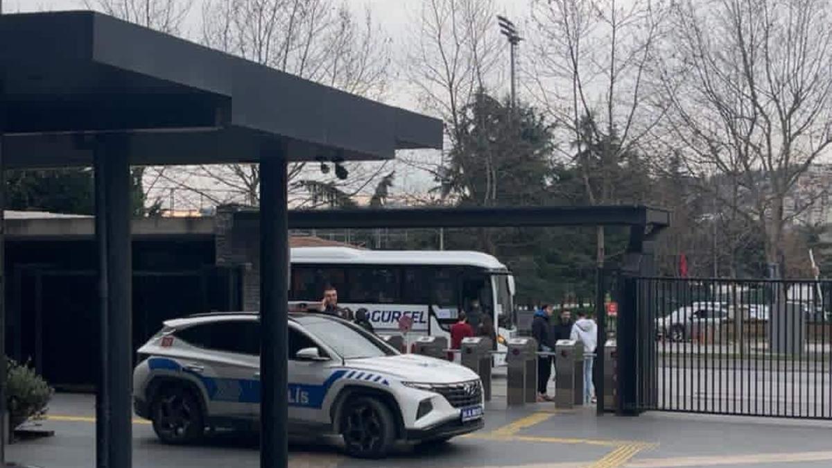 İstanbul - Beyoğlunda üniversitede 'dönem ödevi' kavgasında arkadaşını göğsünden bıçakladı