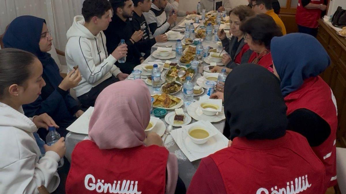 Kızılaydan Boludaki Gazzeli öğrencilere iftar