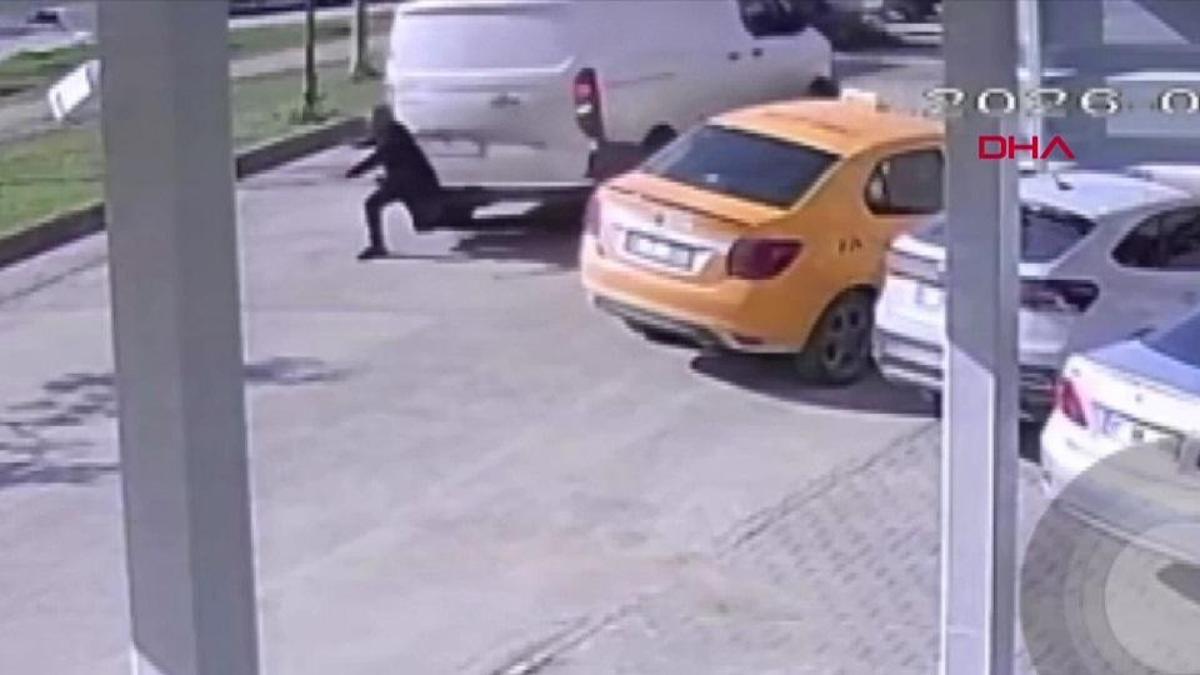 Telefona bakarken canından olacaktı!