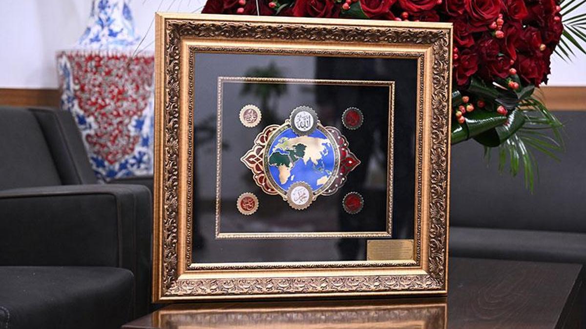 MHP lideri Bahçeli'den Cumhurbaşkanı Erdoğan'a doğum günü hediyesi: Dikkat çeken gül ve harita detayı