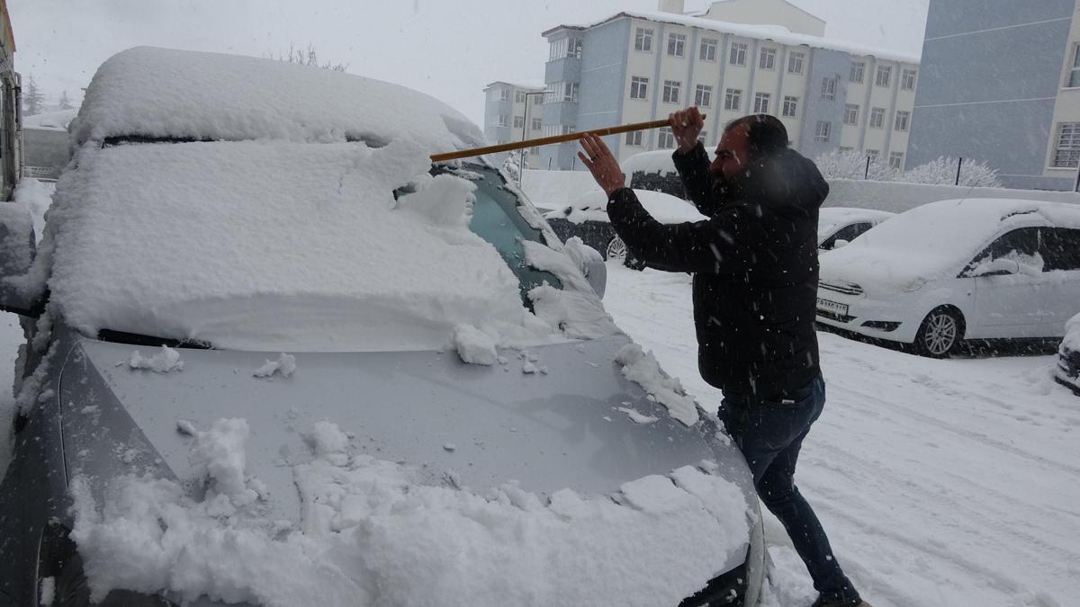 Bitlis'te yoğun kar yağışı