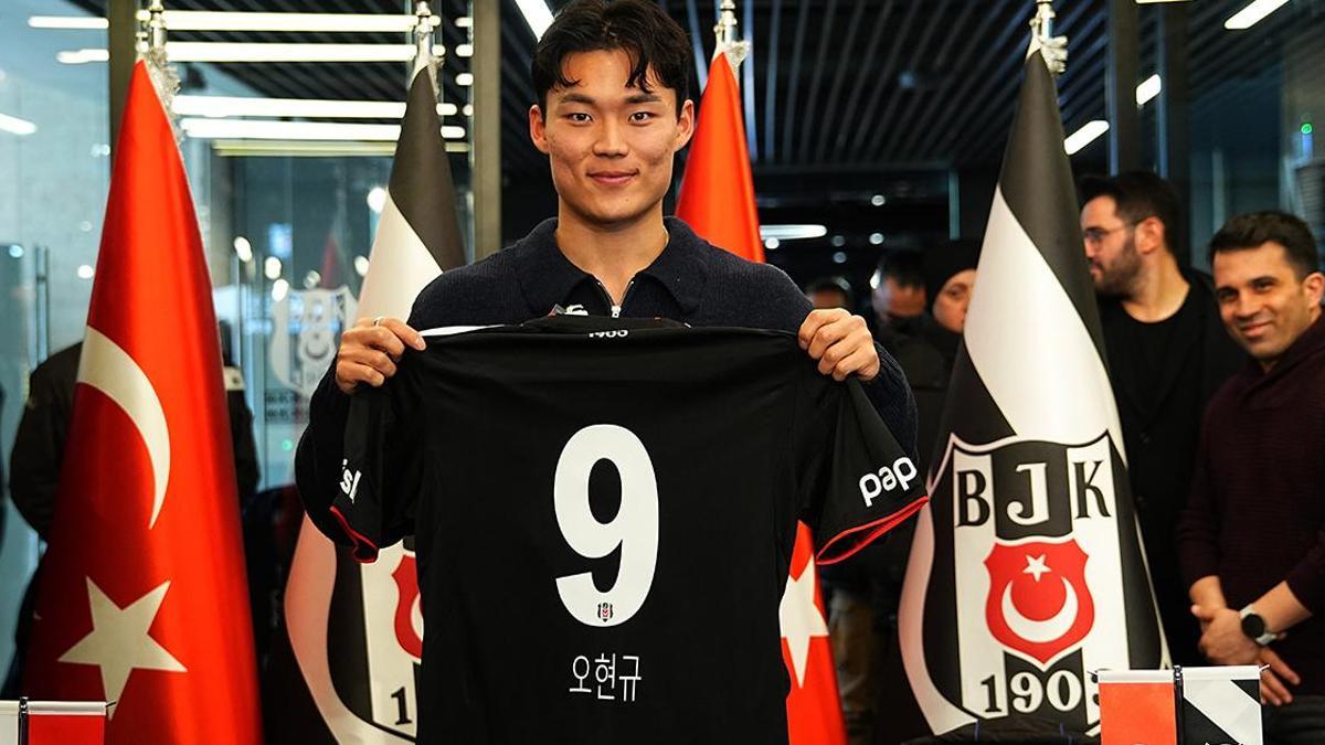 Beşiktaşın golcüsü Hyeon-gyu Oh, imza gününde taraftarlarla buluştu