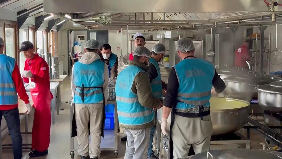 Topluma Hizmet, Geleceğe Umut projesi hayata geçti 20 gönüllü mahkum mutfakta