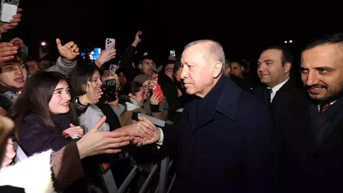 AK Parti'li gençler Cumhurbaşkanı Erdoğan'ın doğum gününü kutladı