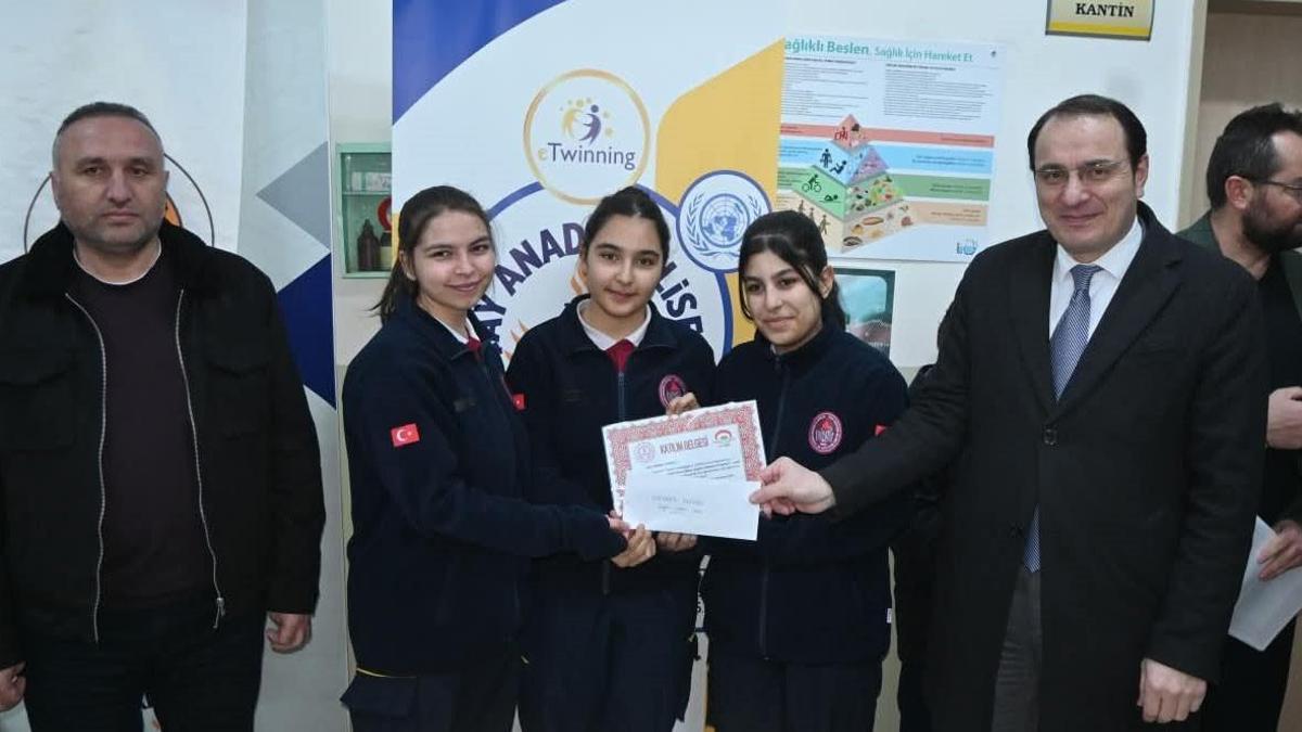 Kaymakam Türker, öğrenci ve velilerle iftara katıldı