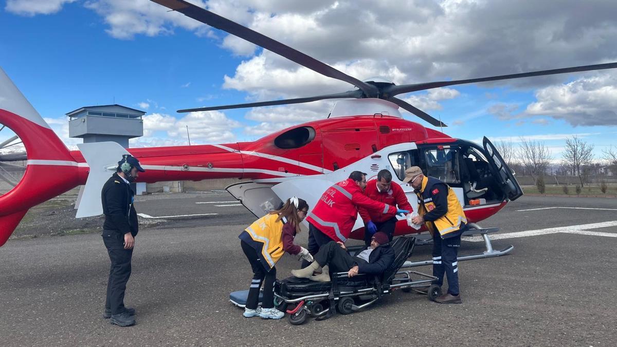 Bingölde ambulans helikopter, diyaliz hastası için havalandı