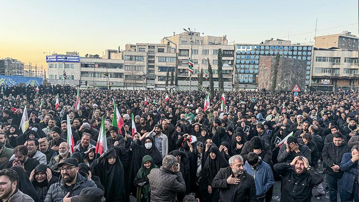 İran'da şimdi ne olacak? Tahran'da kuyruklar, kaçış ve sessiz korku
