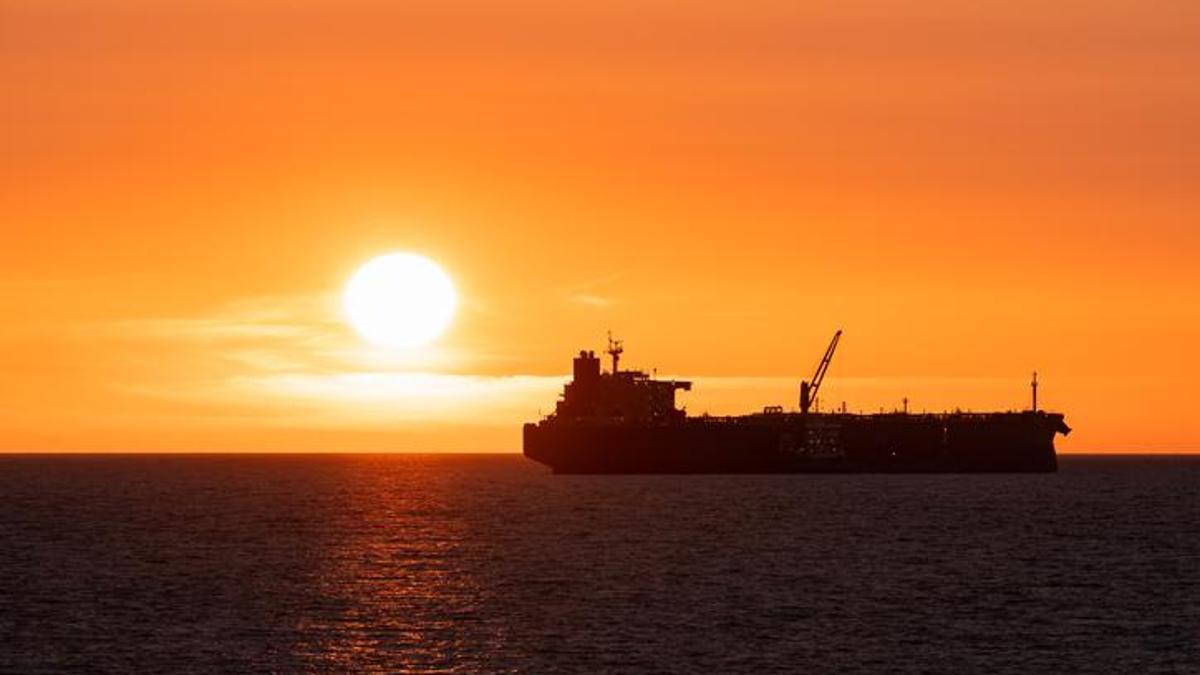 Umman açıklarında bir petrol tankeri saldırıya uğradı