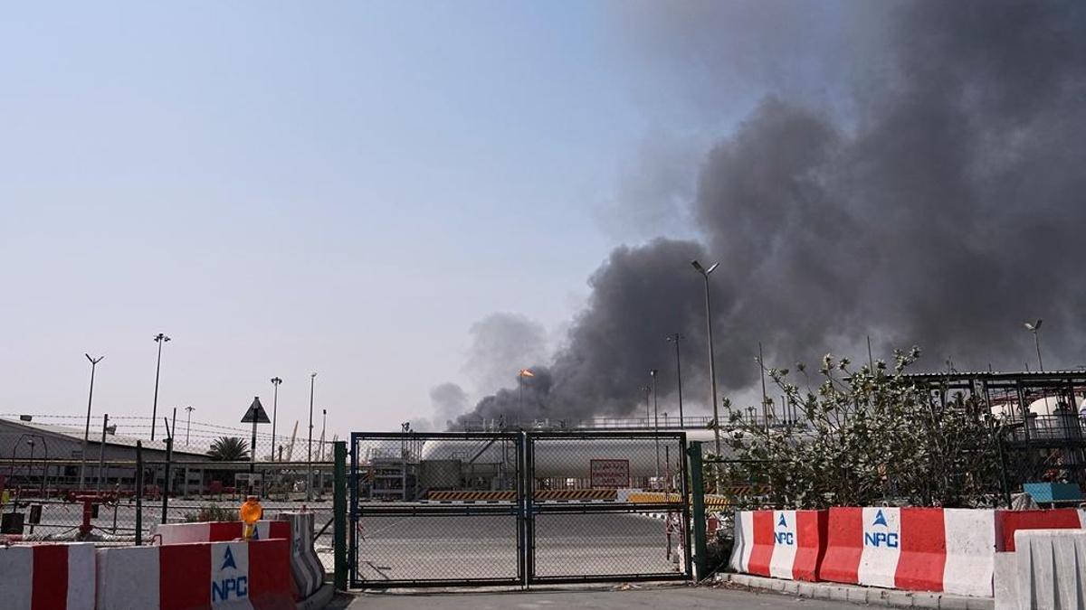 Dubai'de engellenen İHA parçalarının düşmesi sonucu 2 kişi yaralandı