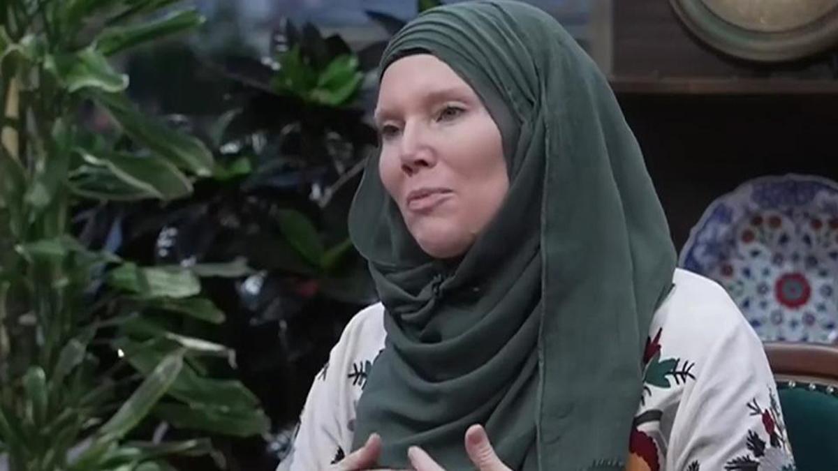 Kanadalı Jenny hem ağladı hem ağlattı... Müslümanlık öyküsü sanal medyayı salladı