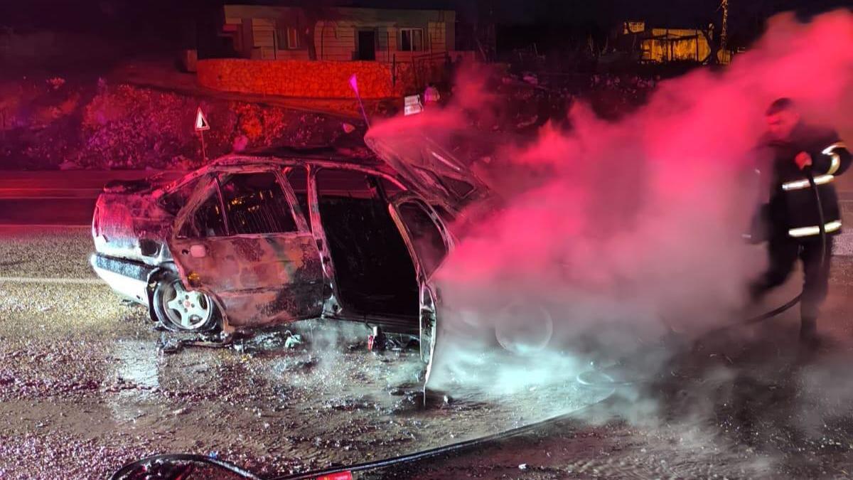 Hareket halindeyken alev alan otomobil yandı