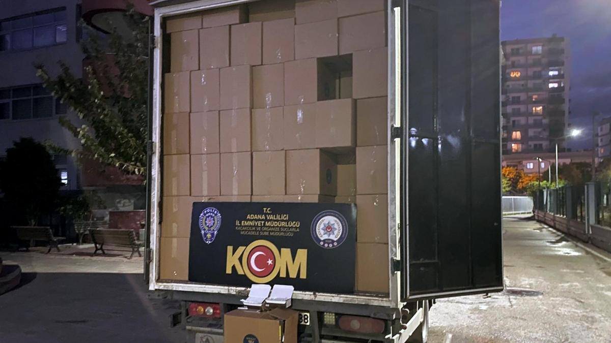 Kamyonda 4 milyon 500 bin kaçak makaron ele geçirildi