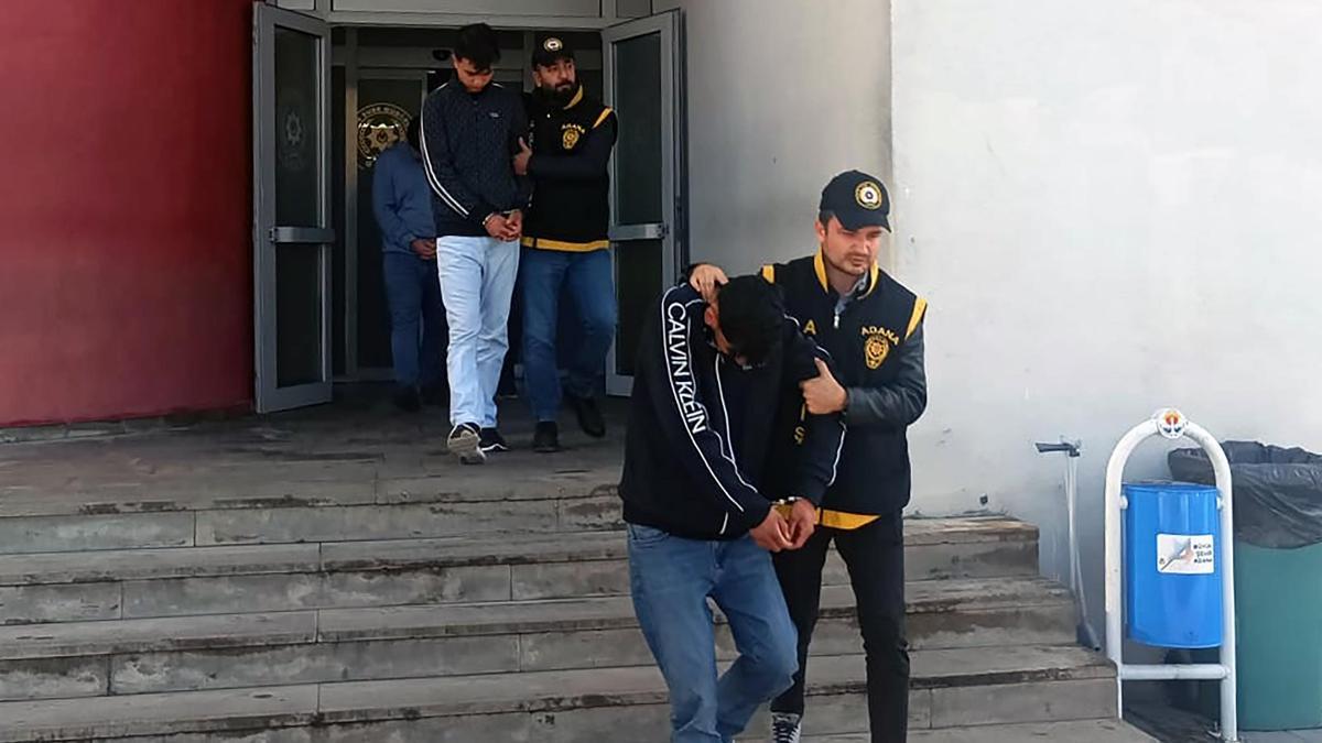 Kendisini Komiser Vedat olarak tanıtıp, emekliyi dolandırdı