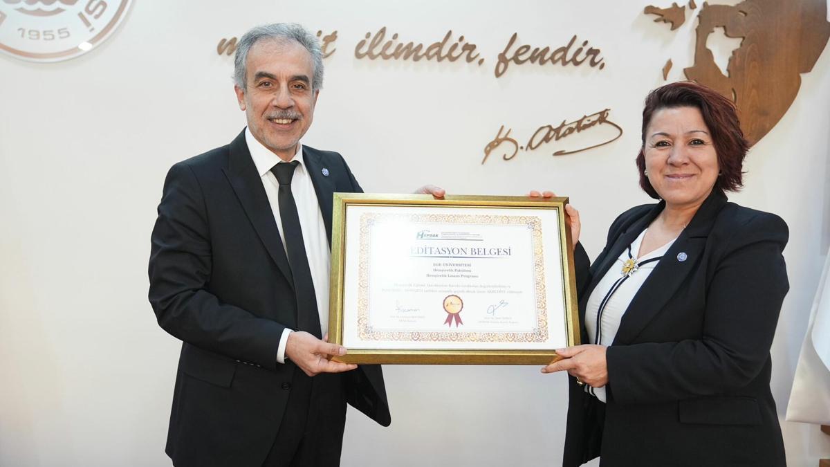 EÜ Hemşirelik Fakültesi Lisans Eğitim Programı'na '5 yıllık tam akreditasyon'