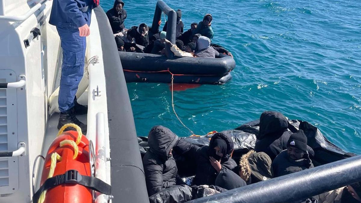 Yunan unsurları tarafından geri itilen 31 kaçak göçmen kurtarıldı