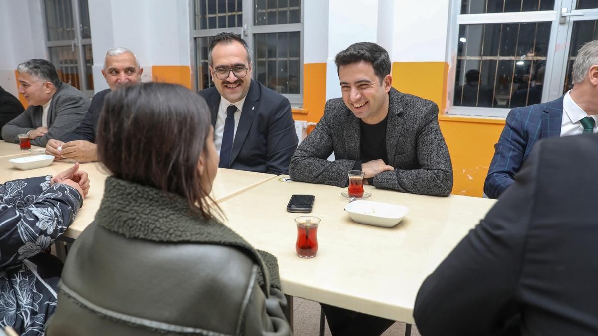 Kaymakam Güzel, öğrencilerle iftar yaptı, masa tenisi oynadı
