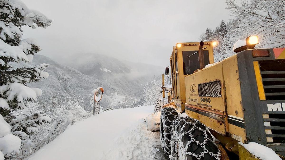 2 ilde 41 yerleşim yeri ulaşıma kapandı!