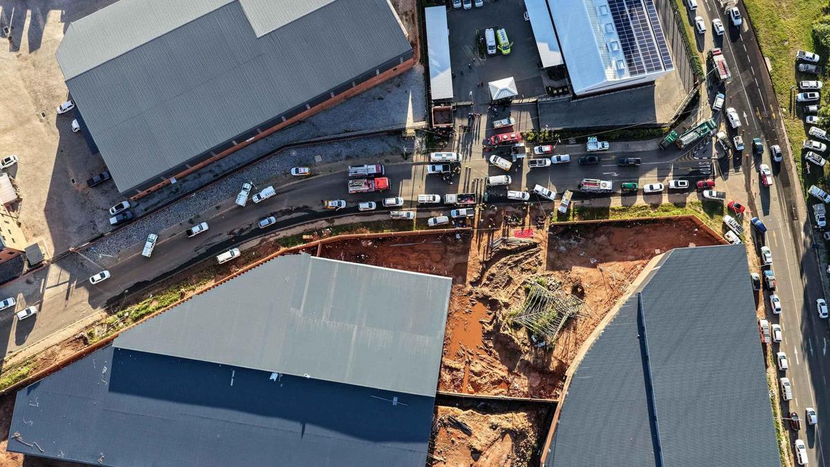 Güney Afrika'da inşaat halindeki bina çöktü: 8 işçi hayatını kaybetti