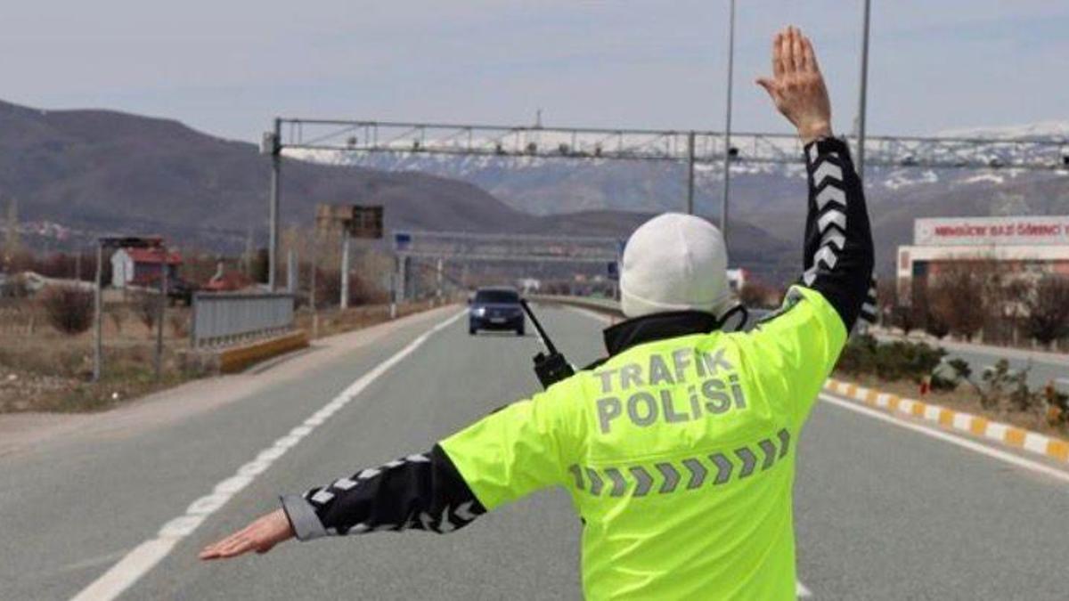 Polisin "dur" ihtarını uymayan ehliyetsiz sürücüye rekor ceza