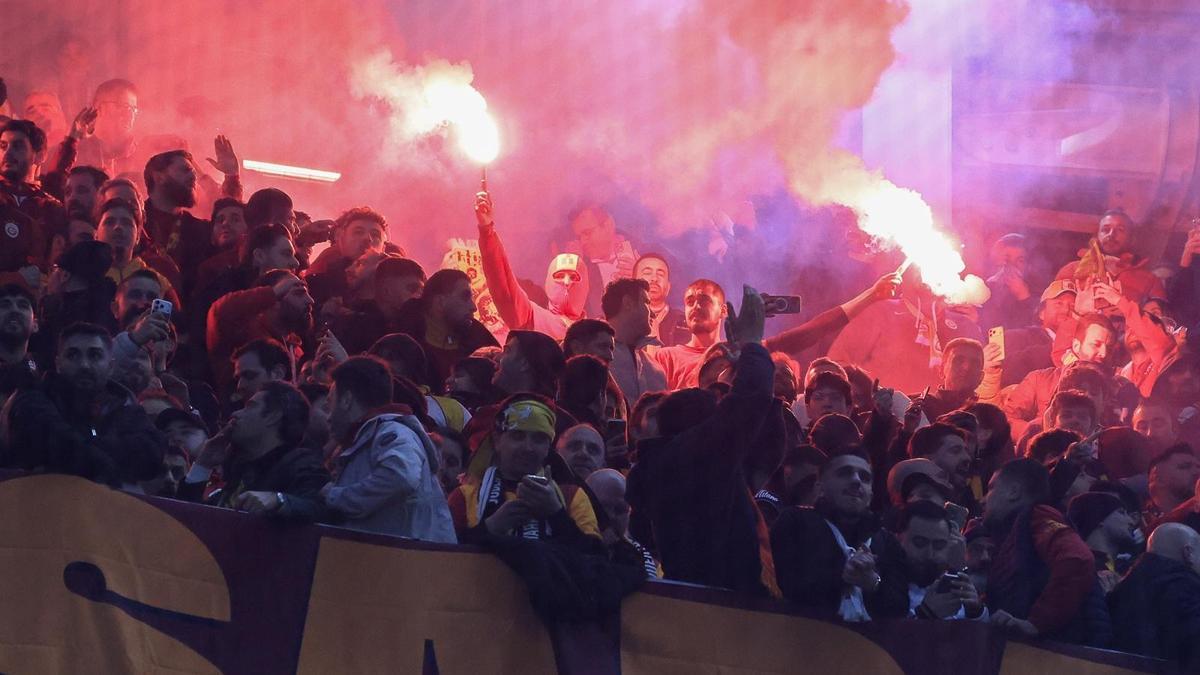 UEFA'dan Galatasaray'a seyircisiz oynama cezası! İtiraz edildi...