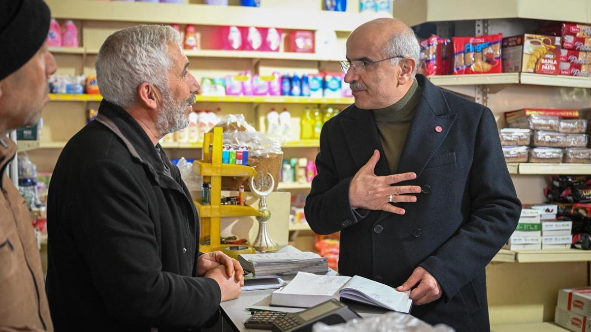 Başkan Er, 'Zimem Defteri' geleneği ile vatandaşların bakkal ve fırın borçlarını kapattı