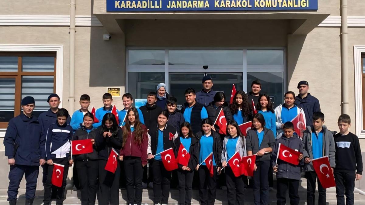Öğrencilerden jandarma karakoluna ziyaret