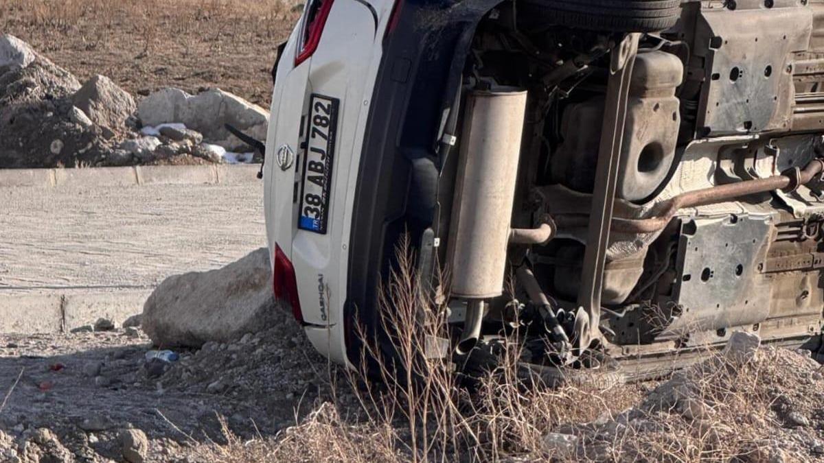 Niğde'de otomobil takla attı; 2 yaralı