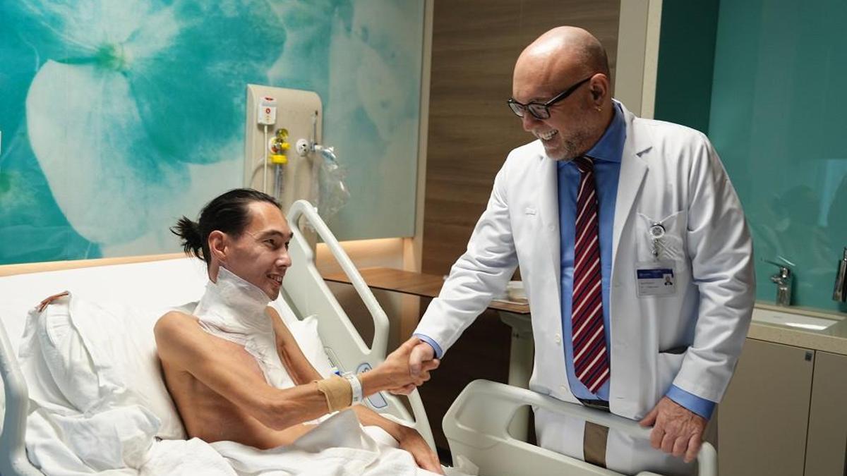 Kazakistanlı Abdrakhmanovun boynundaki tümör Türkiyede çıkarıldı