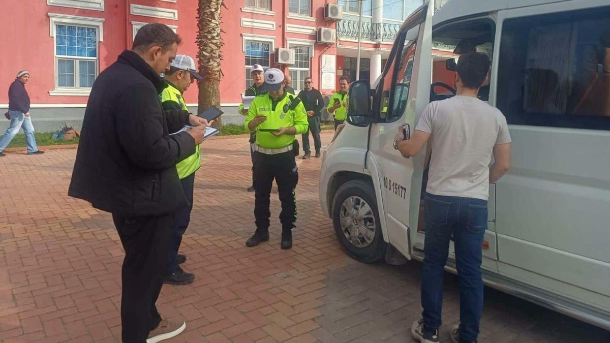 Burhaniye de okul servisleri denetlendi