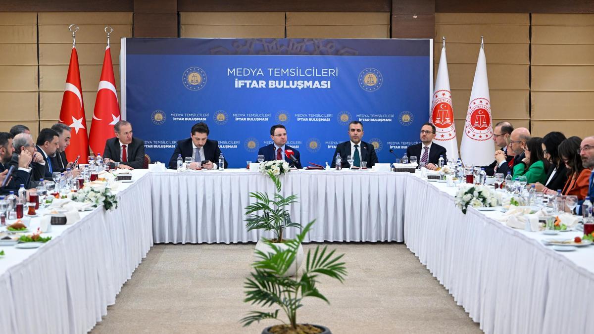 Bakan Gürlek, medya temsilcileri ile iftarda bir araya geldi