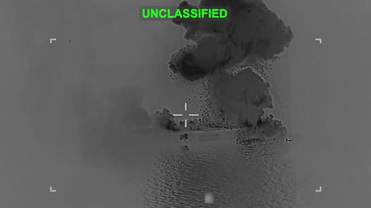 ABD, İranın İHA gemisini böyle vurdu