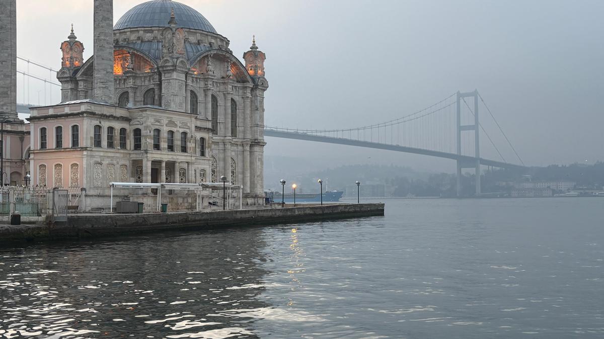 İstanbul- İstanbul Boğazında sis etkili oluyor