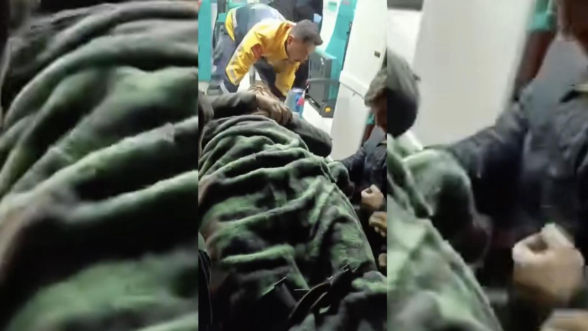 Beton santralinde beline kadar kuma gömülen işçiyi itfaiye kurtardı