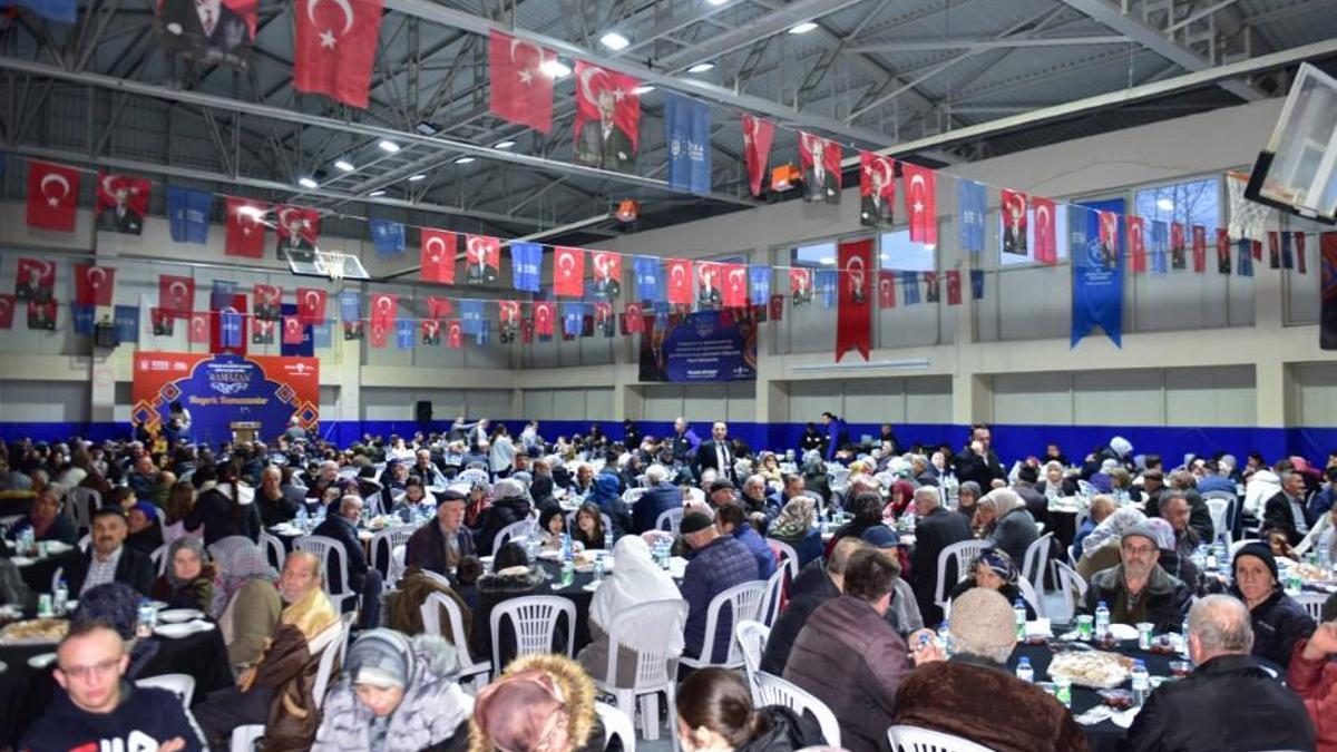 Büyükşehirin iftar sofrası Harmancıkta kuruldu