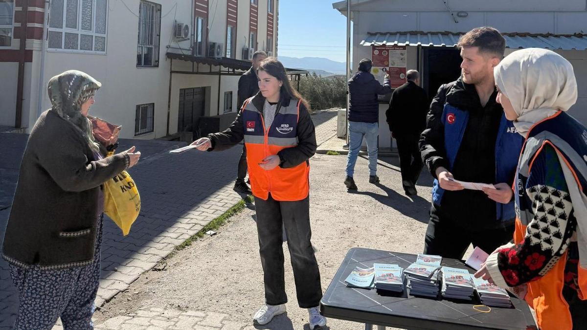 Gaziantep'te depremzedeler bilgilendirildi